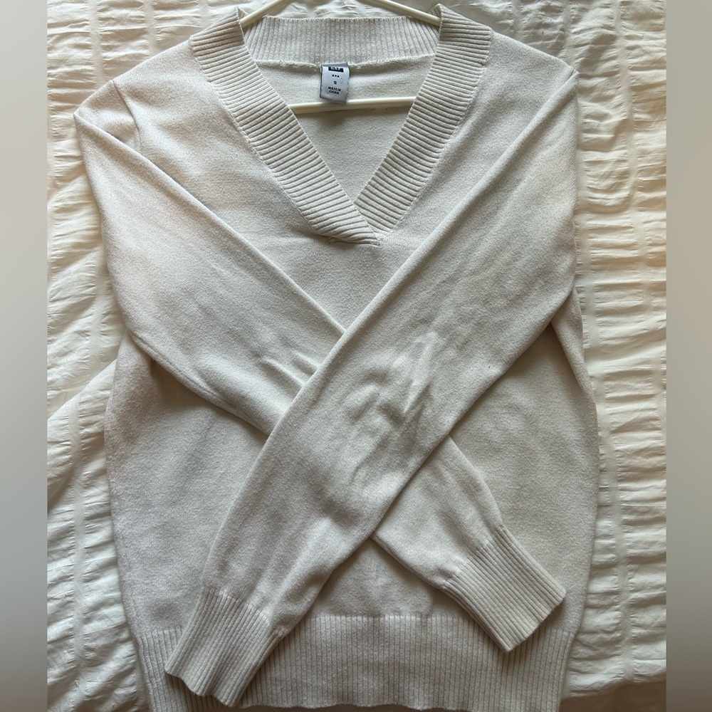 Gap white sweater